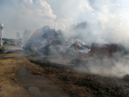 150 bála gyulladt meg Sásdon.