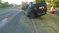 Pécsett, a hétvégén egy autó állt fejtetőre