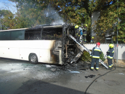 Buszban csaptak fel a lángok Pécsett