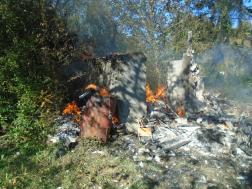 Növényi hulladékot égetett, leégett a tárolója (10.17.)