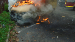 Pécsen, egy kisteherautó fülkéjéban keletkezett tűz. Az autó belseje teljesen kiégett.