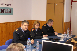 Az eszközátadást követően a tűzoltó egyesületek vezetői az éves értekezleten vettek részt.