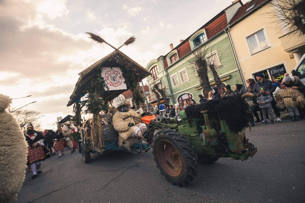 Hamutiprók a felvonuláson