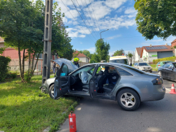 Két személyautó ütközött Pécsett