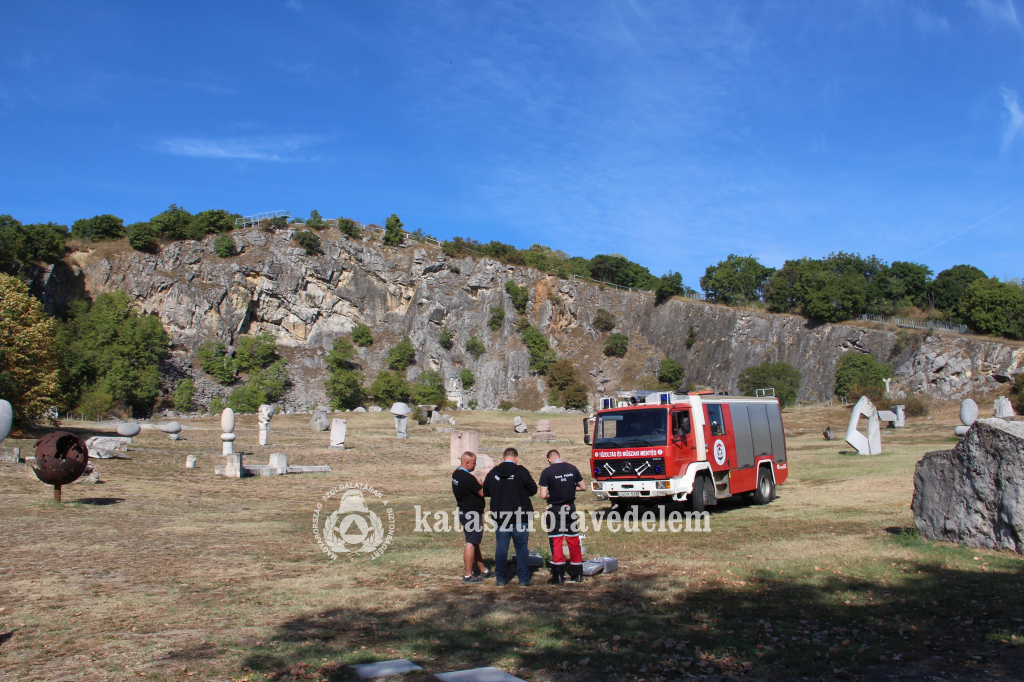 tűzoltóautó, önkéntesek a Nagyharsányi Szoborparkban