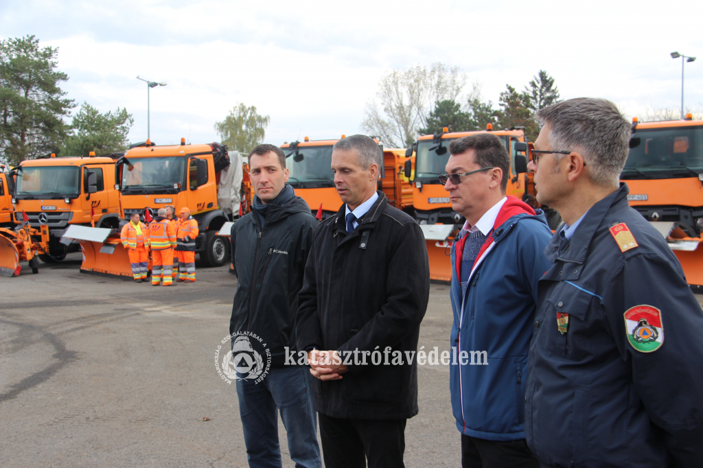 gépszemlén sajtótájékoztató