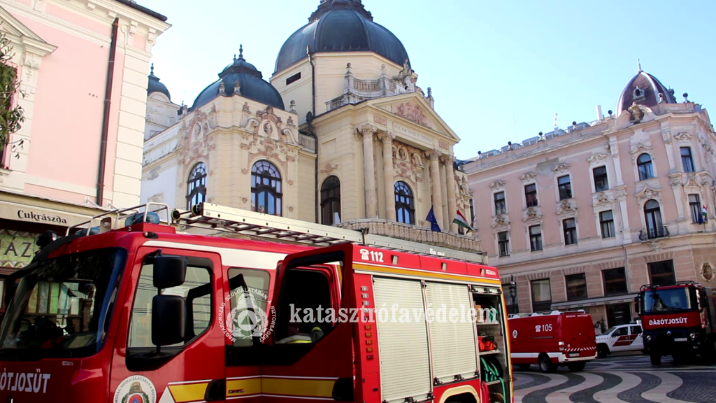 színháztér, tűzoltóautók