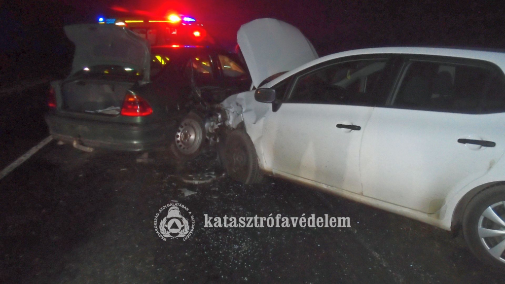összeütközött autók