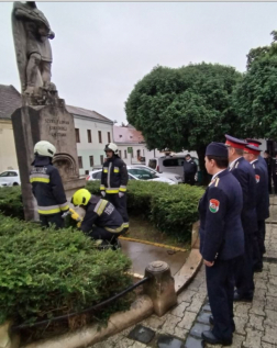Szent Flórián napján koszorúztak a tűzoltók és a tüzes mesterséget űzők.
