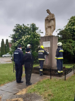 Szent Flórián napján koszorúztak a tűzoltók és a tüzes mesterséget űzők.