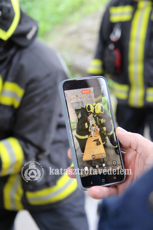 telefonnal felvett verseny