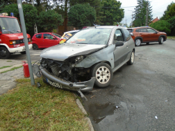 Pécsett, a Táncsics Mihály utcában két személyautó ütközött. 