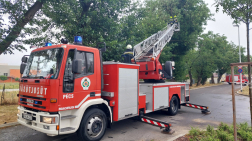 A viharos időjárás több helyen is útra döntötte a fákat, amit a tűzoltók távolítottak el.