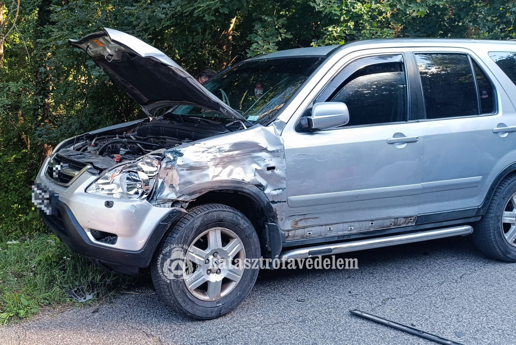 a félfrontálisan ütközött autó