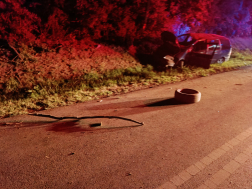 A 66-os úton a paléi kereszteződésnél egy autó az árokba hajtott.