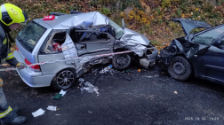 Pécs és Mánfa között frontálisan ütközött két autó.