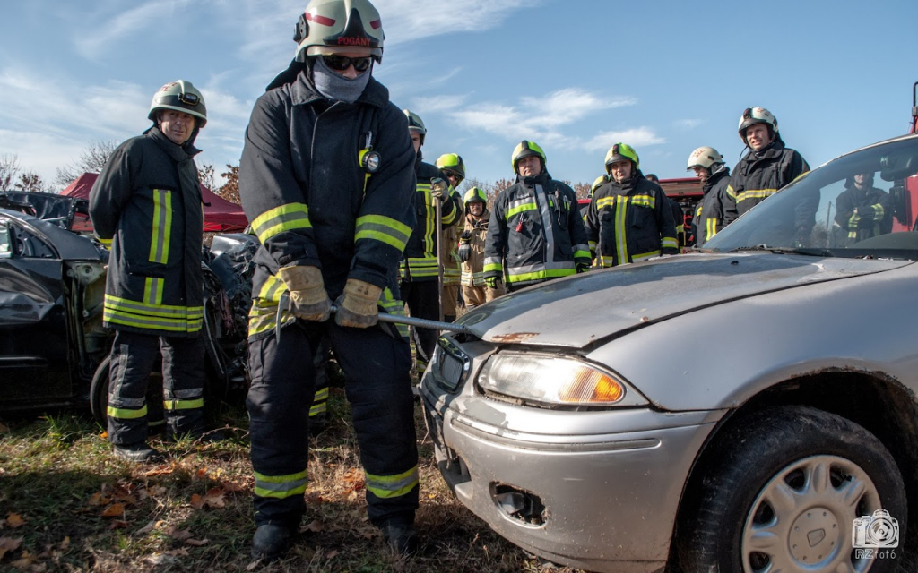 tűzoltók a gyakorlaton