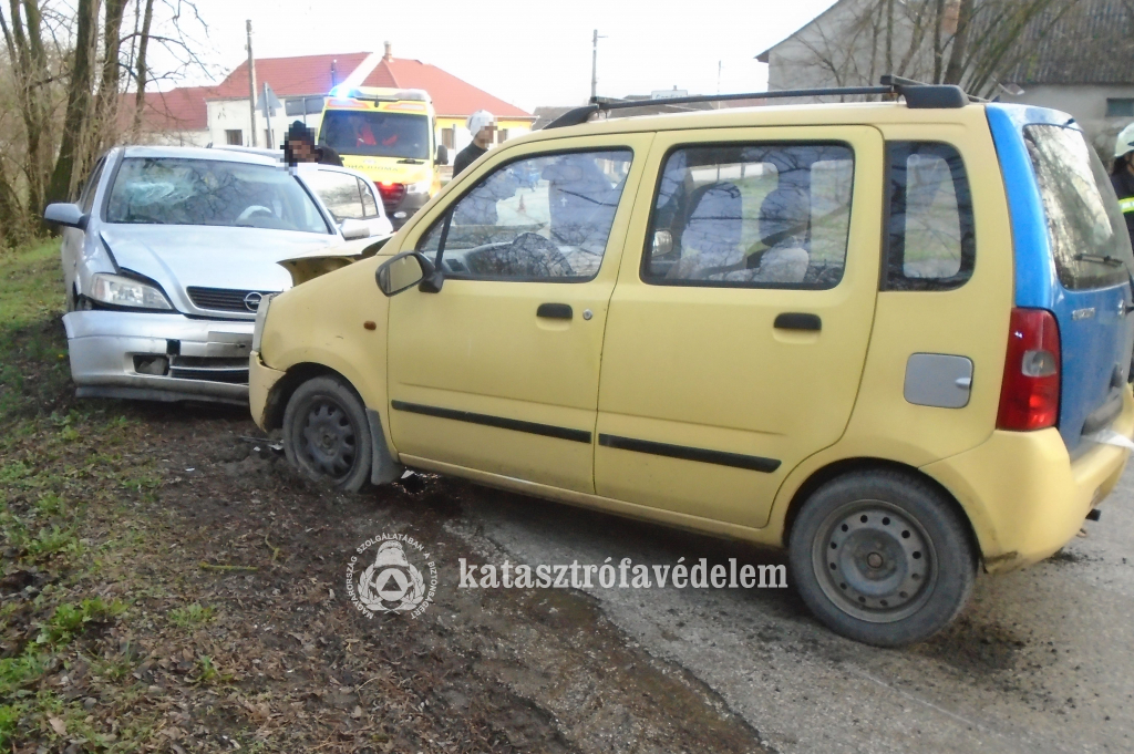 összeütköztt autók