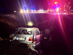 Az M60-as autópályán egy személyautó az árokba hajtott.