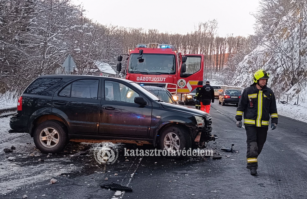 személyautó, tűzoltó, tűzoltóautó
