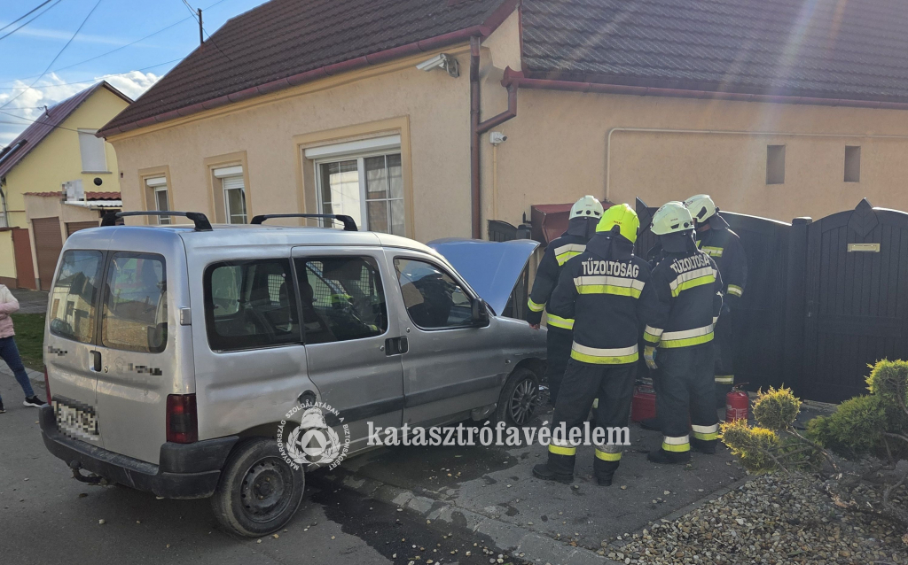 műszaki mentést végző tűzoltók