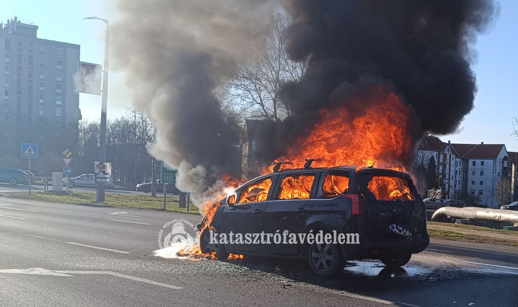 lángoló autó