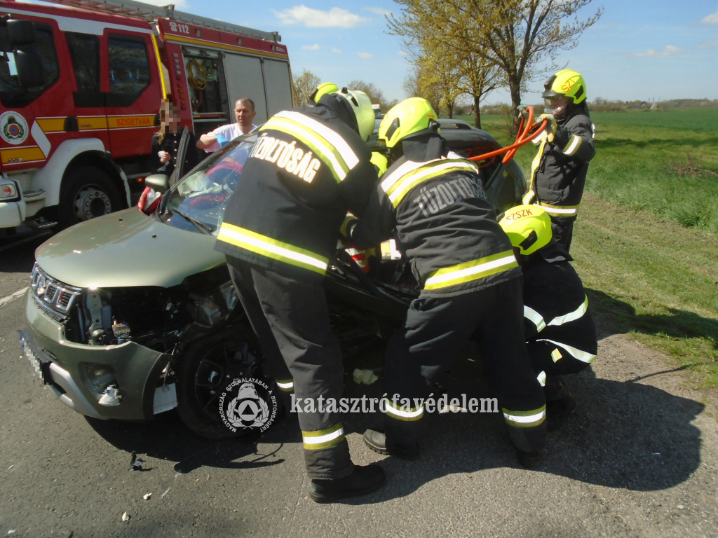 tűzoltók a műszaki menés közben