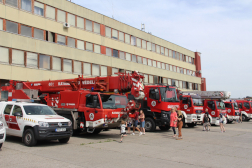 Idén is megnyíltak a szertárkapuk