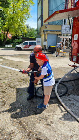 Idén is megnyíltak a szertárkapuk