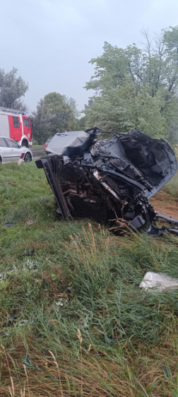 A 6-os úton egy autó sodródott le az útról.