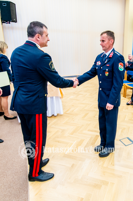 Munkakörében hosszú időn át végzett kiemelkedő tevékenysége elismeréseként dicséretben és jutalomban részesült Bocz Gábor Ernő tűzoltó főtörzsőrmester.