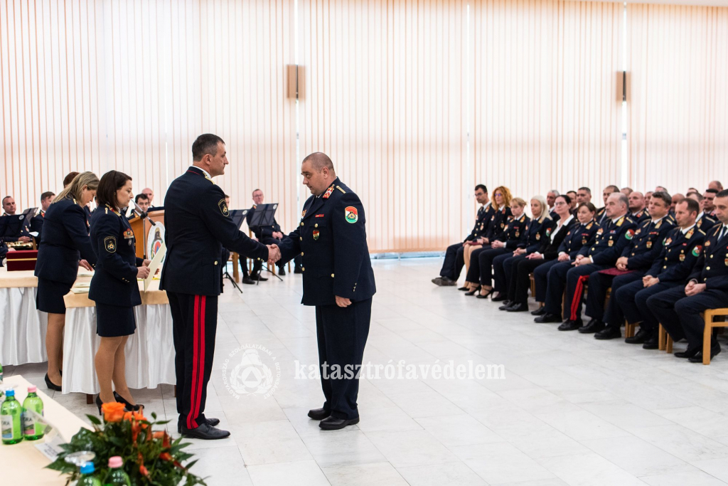 Turcsányi Gábor is kezet fog a főigazgatóval