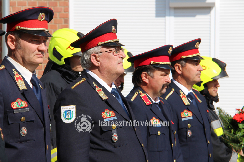 vezetők a Flórián téri ünnepségen